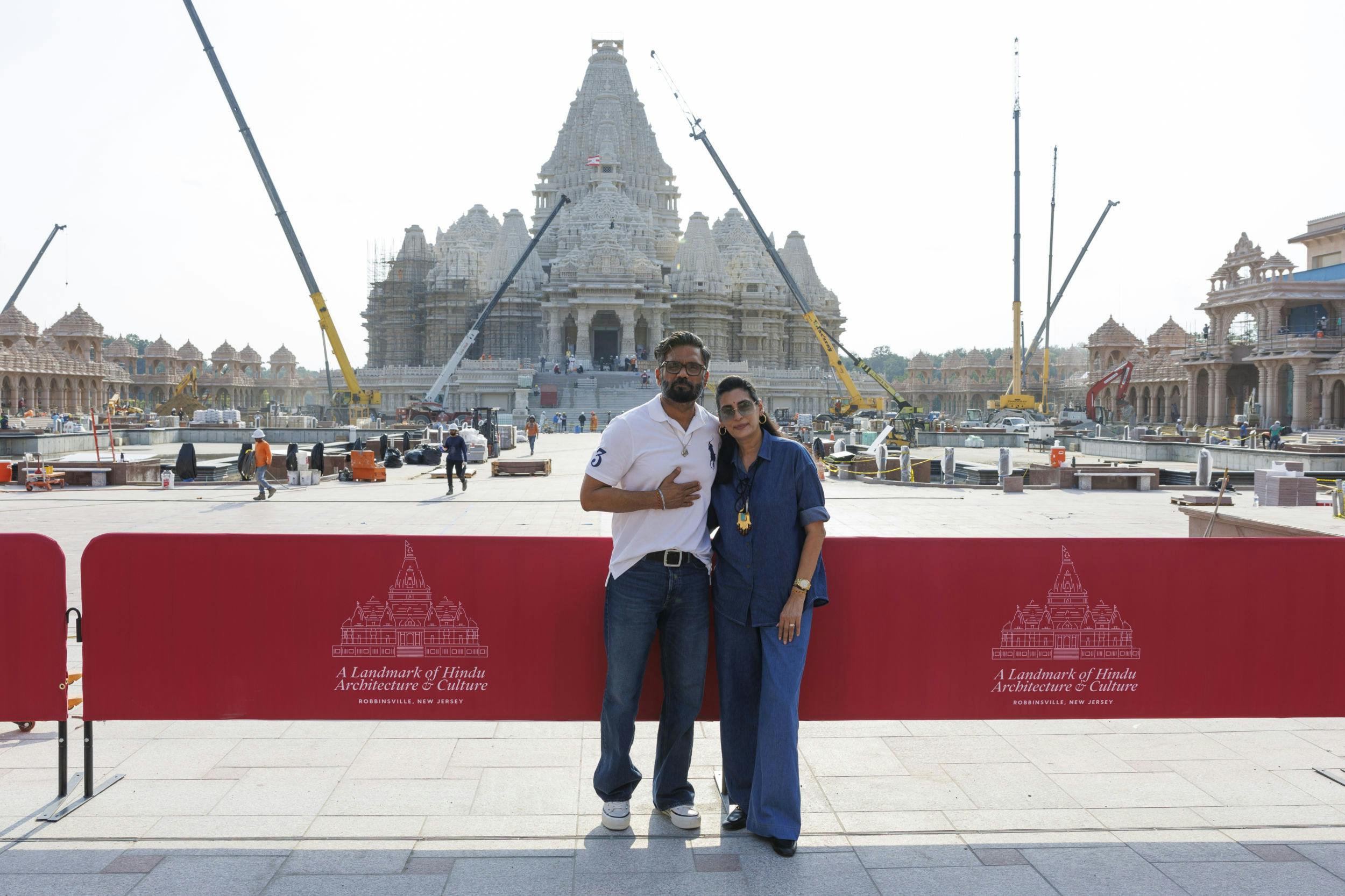 Indian Actor Suniel Shetty Experiences the Essence of Akshardham