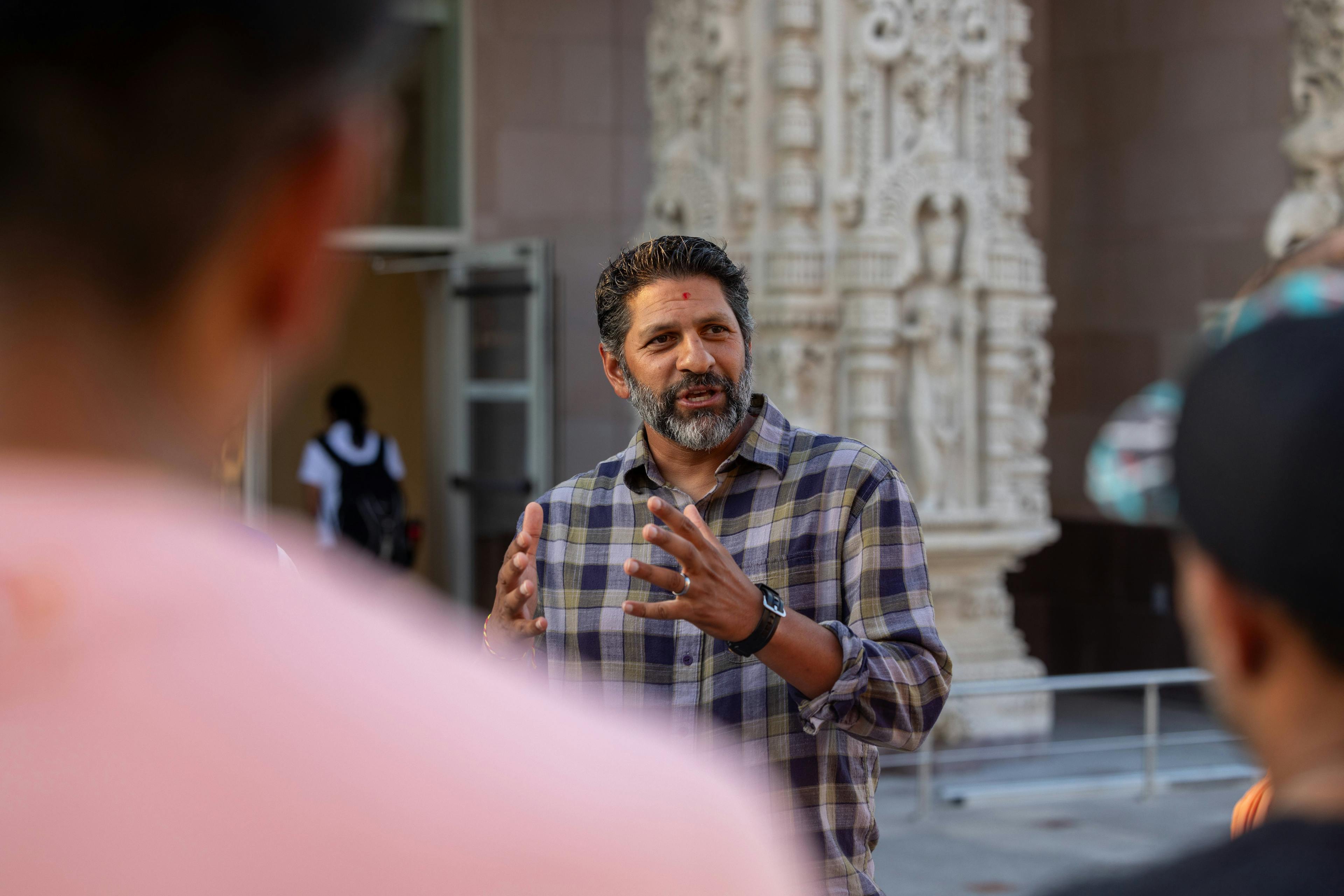 NFL Coach Mayur Chaudhari Discovers Selflessness at Akshardham